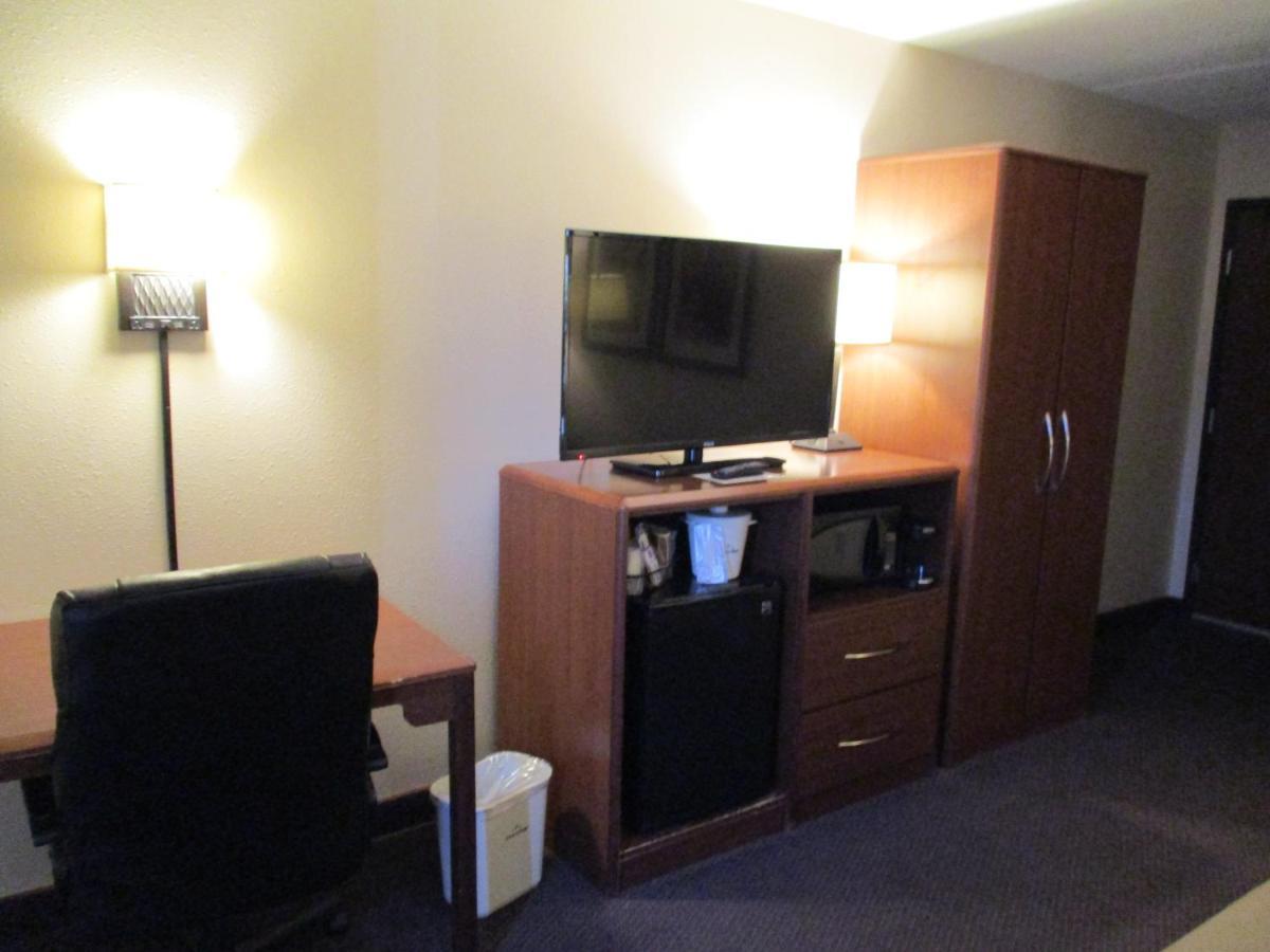 Americinn By Wyndham Hutchinson Extérieur photo