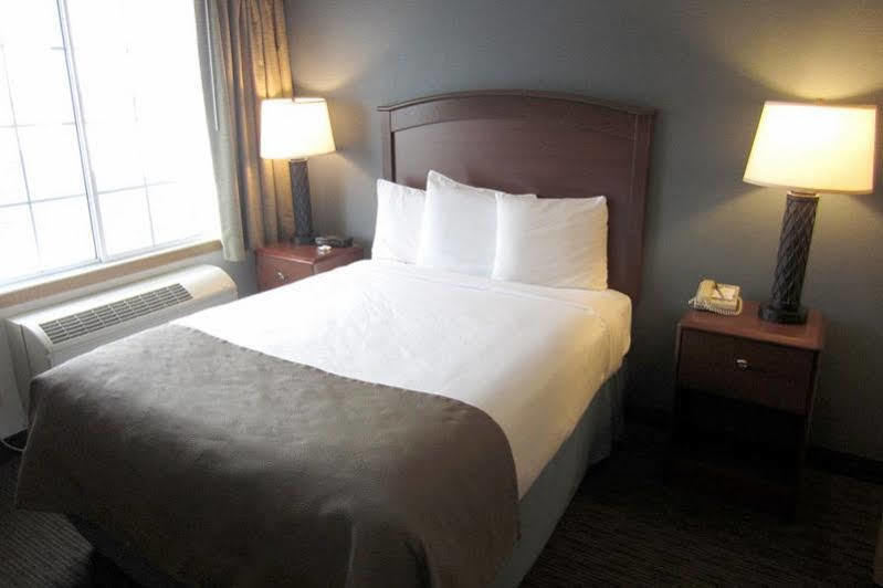 Americinn By Wyndham Hutchinson Extérieur photo